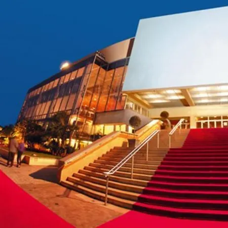 Carre D'or